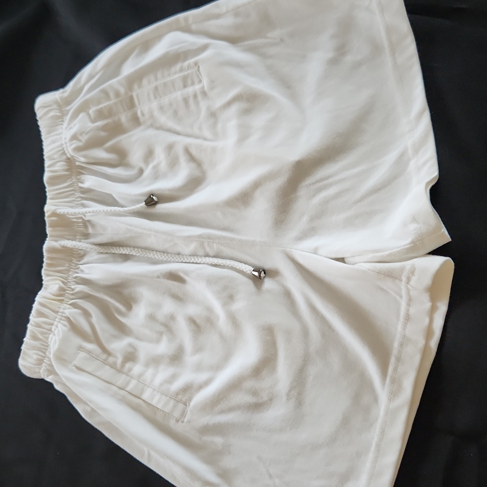 NEW YORK STYLE  white shorts, size  Medium